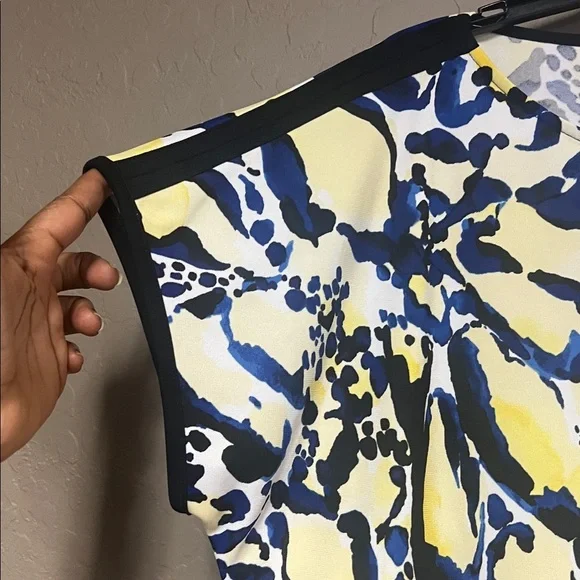Liz Claiborne Blue and Yellow Abstract Short Sleeve Top - Picture 6 of 7